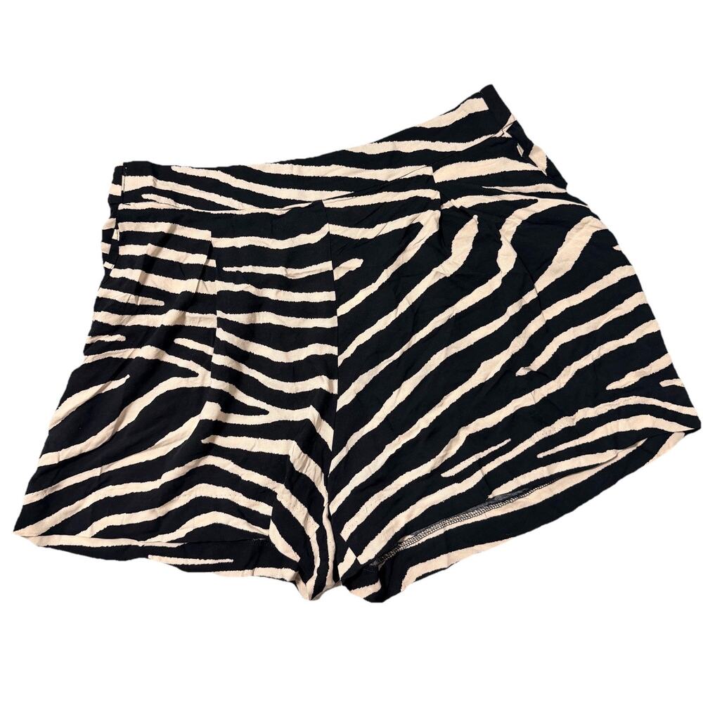 H&M Zebra Print Shorts Women’s Size 14 Black Cream Casual Summer High Waist
